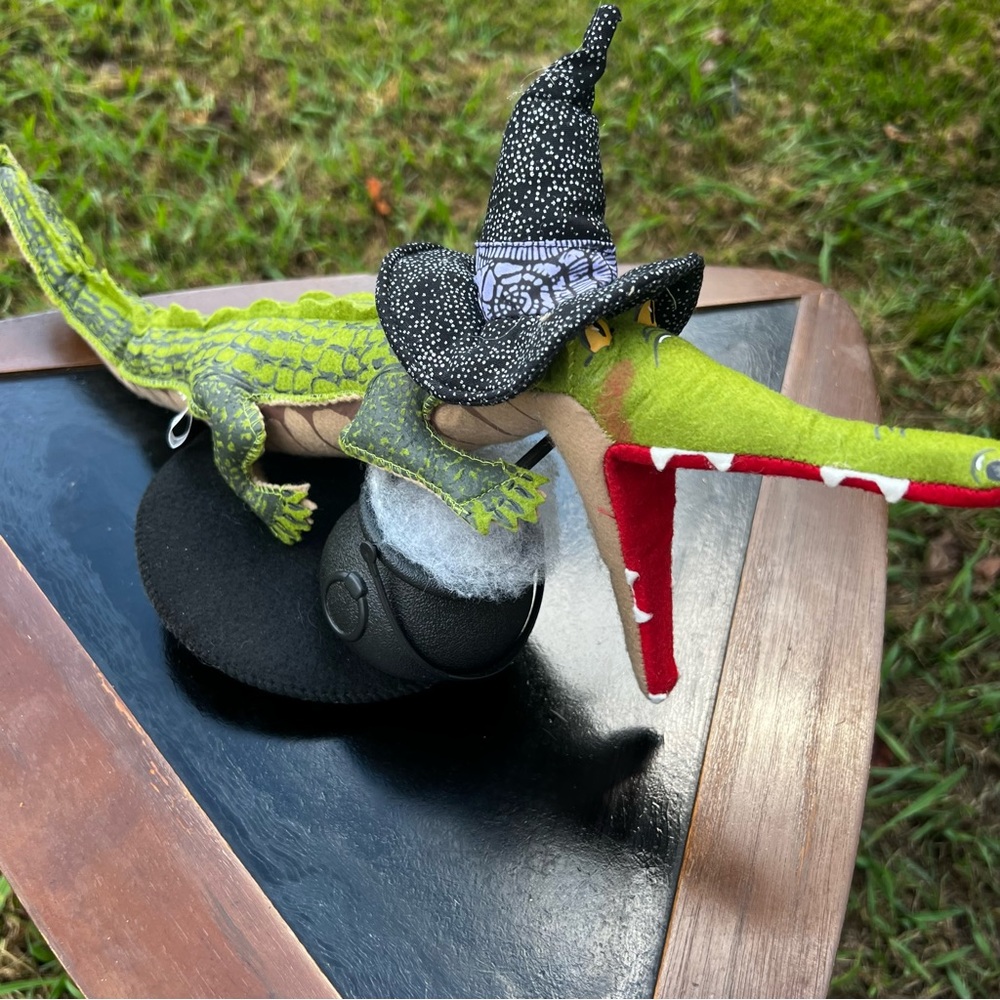 2019 Annalee Hocus Pocus Halloween Alligator 8 inch Whimsical